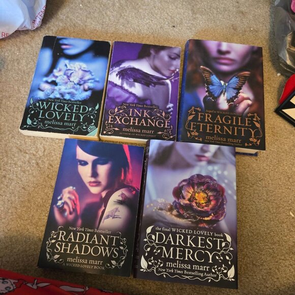 Wicked Lovely Complete Series Five Book Bundle Written by Melissa Marr - Picture 1 of 10